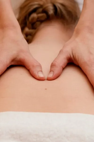 Masaje espalda - manos